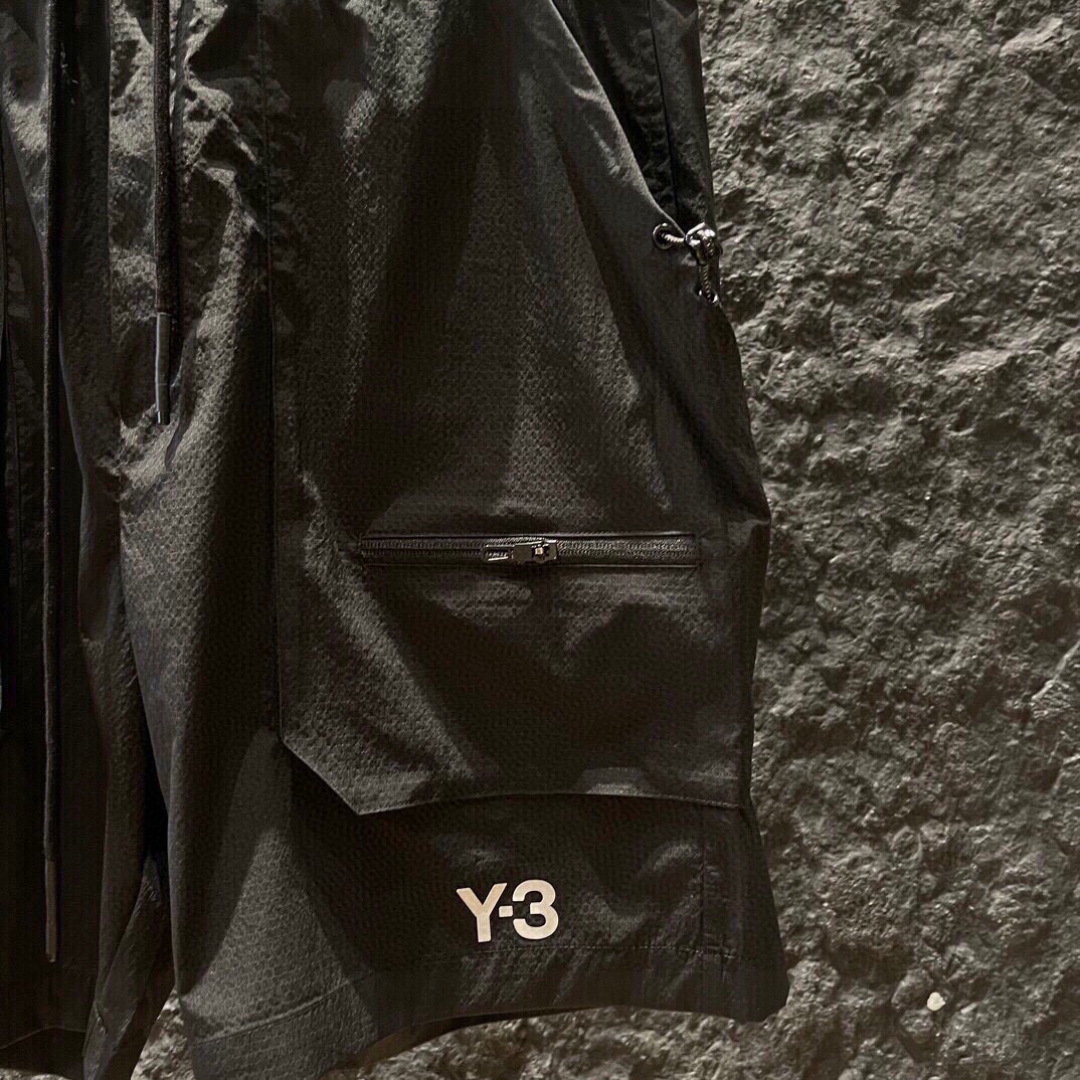 🌈Y-3🌟夏季新款短裤🩳采用优质面料，超级柔软亲肤！裤腿标识设计点缀，内里走线工整细致，上身时尚潮流！高