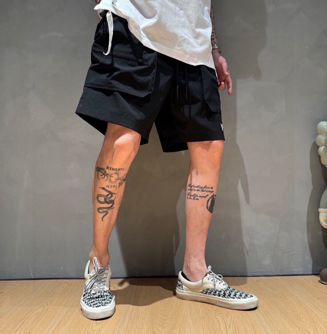 🌈Y-3🌟夏季新款短裤🩳采用优质面料，超级柔软亲肤！裤腿标识设计点缀，内里走线工整细致，上身时尚潮流！高