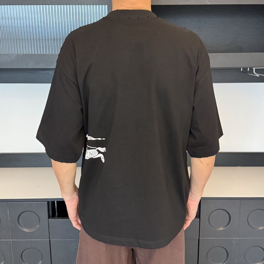 BUR🌟2026年新款夏季短袖🆕采用纯棉面料，手感细腻，超级时尚洋气！码数：XS-XL男女同款