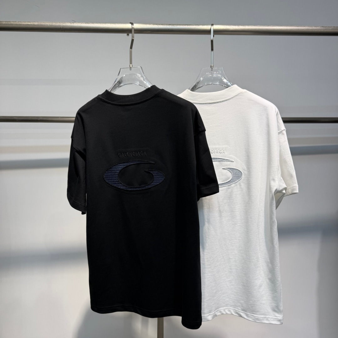 26新款短袖阔版T恤颜色：黑，白尺码：S-XL