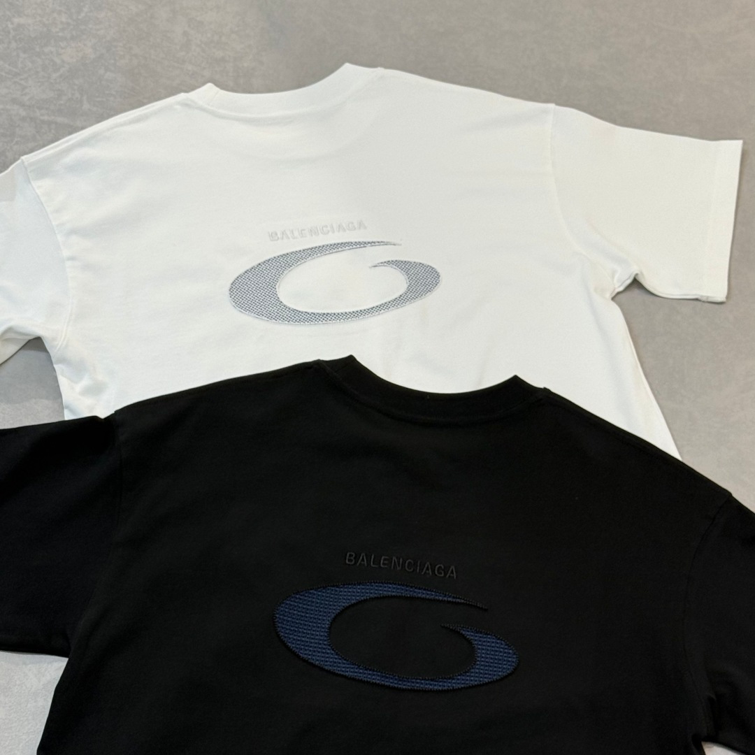 26新款短袖阔版T恤颜色：黑，白尺码：S-XL