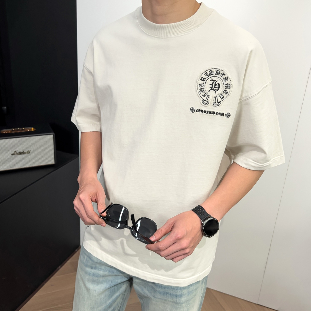 品牌：CH克家季度：2026春夏颜色：黑色 冷卡其 红色尺码：S-XXL版型：宽松版 短袖T重量：350