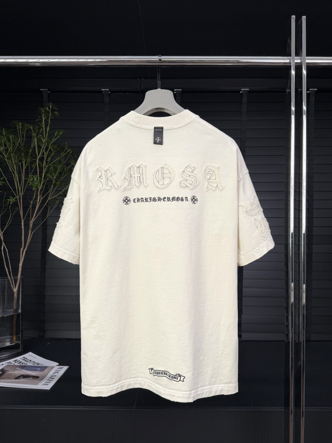 品牌：CH克家季度：2026春夏颜色：黑色 冷卡其 红色尺码：S-XXL版型：宽松版 短袖T重量：350