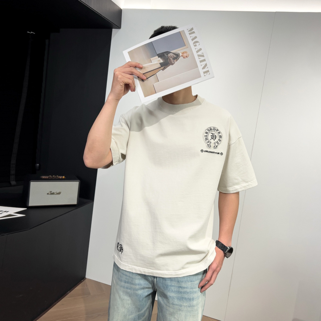 品牌：CH克家季度：2026春夏颜色：黑色 冷卡其 红色尺码：S-XXL版型：宽松版 短袖T重量：350