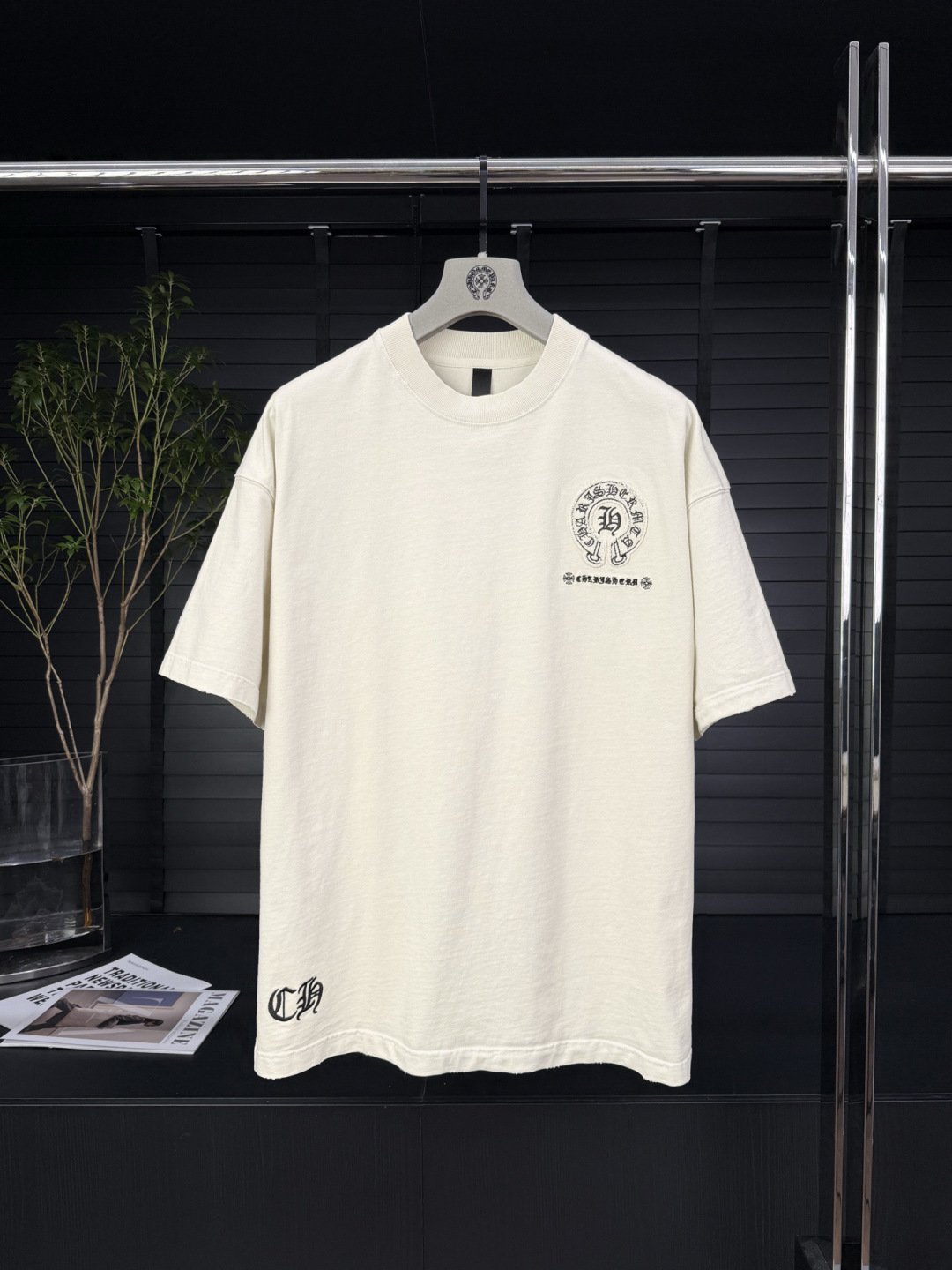 品牌：CH克家季度：2026春夏颜色：黑色 冷卡其 红色尺码：S-XXL版型：宽松版 短袖T重量：350
