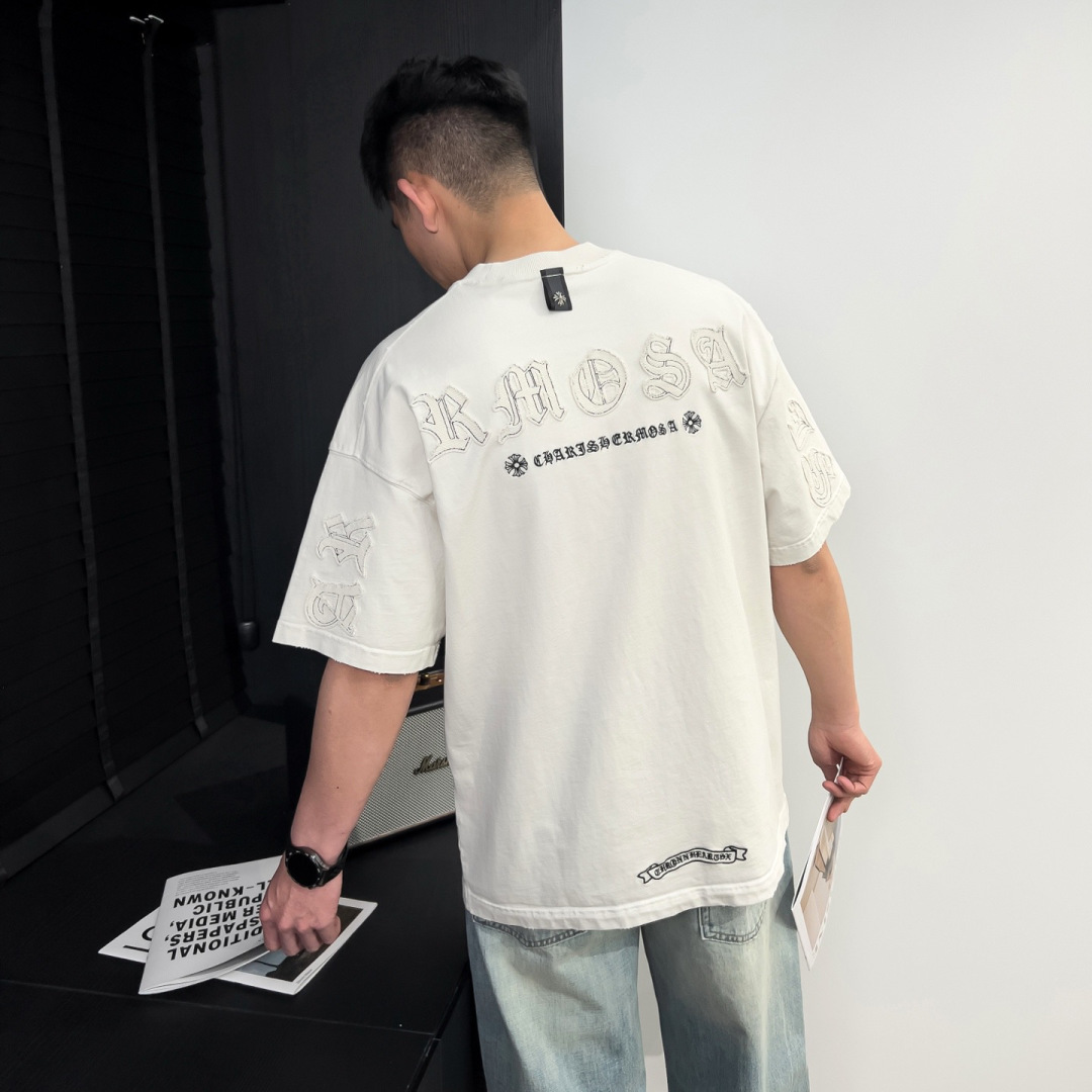 品牌：CH克家季度：2026春夏颜色：黑色 冷卡其 红色尺码：S-XXL版型：宽松版 短袖T重量：350