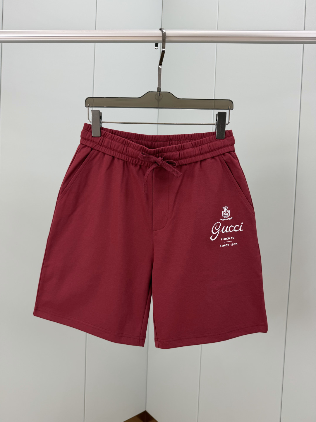 Gucci.古驰 SS26春夏新品饰“Gucci Firenze Since 1921”印花标识冰氧棉休