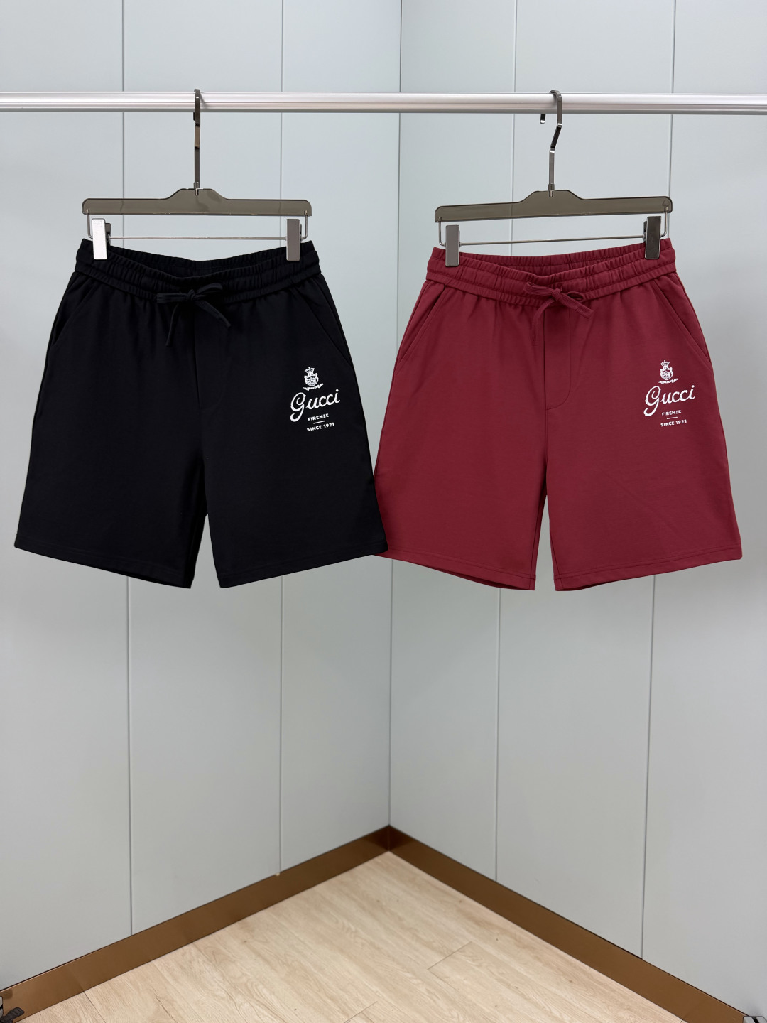 Gucci.古驰 SS26春夏新品饰“Gucci Firenze Since 1921”印花标识冰氧棉休