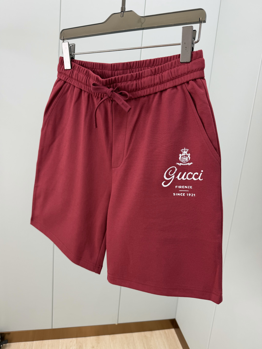Gucci.古驰 SS26春夏新品饰“Gucci Firenze Since 1921”印花标识冰氧棉休