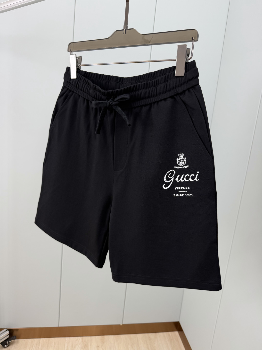 Gucci.古驰 SS26春夏新品饰“Gucci Firenze Since 1921”印花标识冰氧棉休