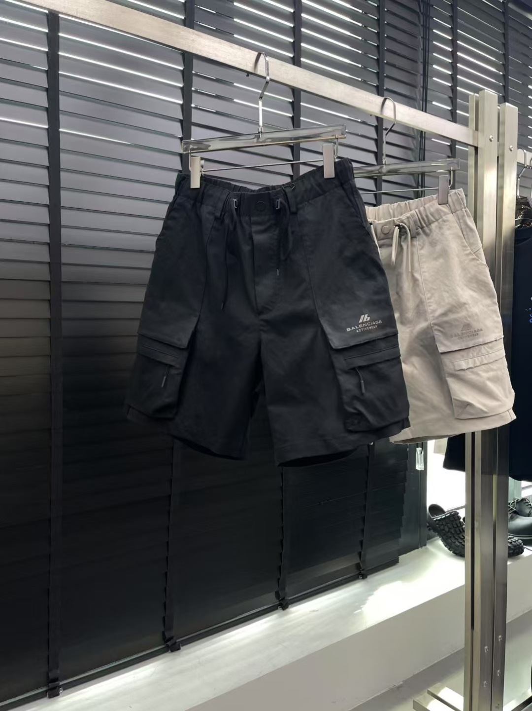短裤上新[庆祝]颜色：黑，灰码数：M-3XL款号：833