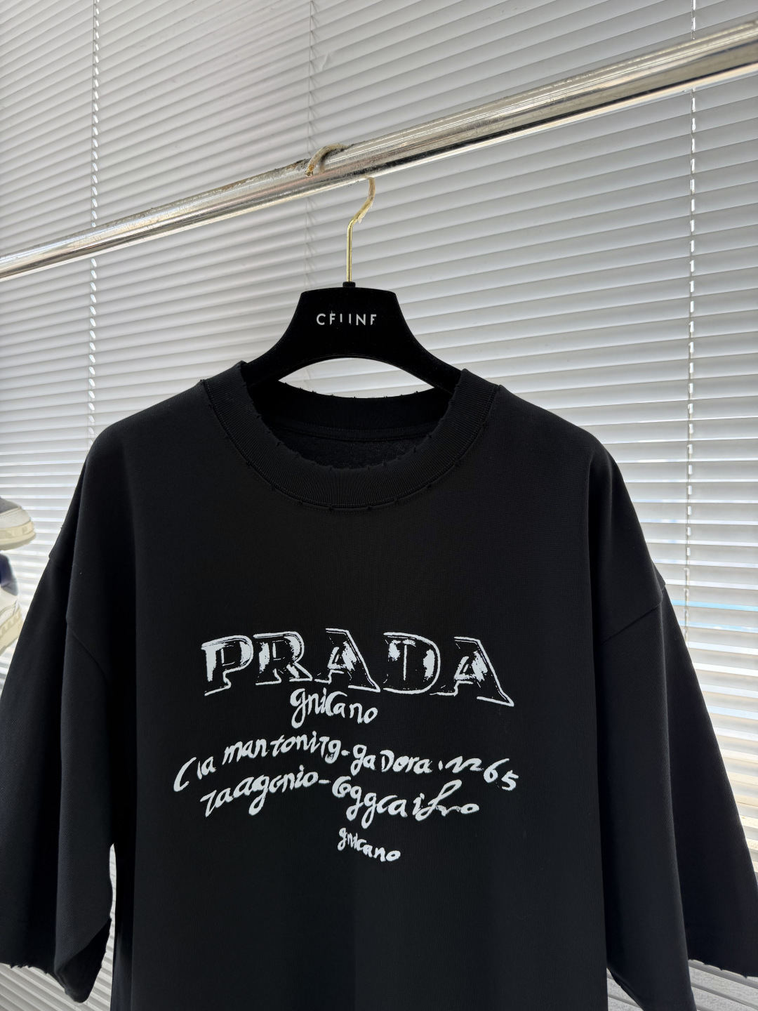 PRAD 胸前印花质宽松 t 恤衫 不需要所谓烂大街的华丽文案 主打品质- 面料经过2次高温缩水固色 不