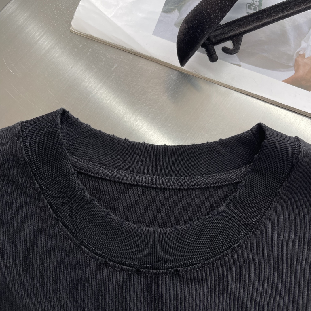 PRAD 胸前印花质宽松 t 恤衫 不需要所谓烂大街的华丽文案 主打品质- 面料经过2次高温缩水固色 不