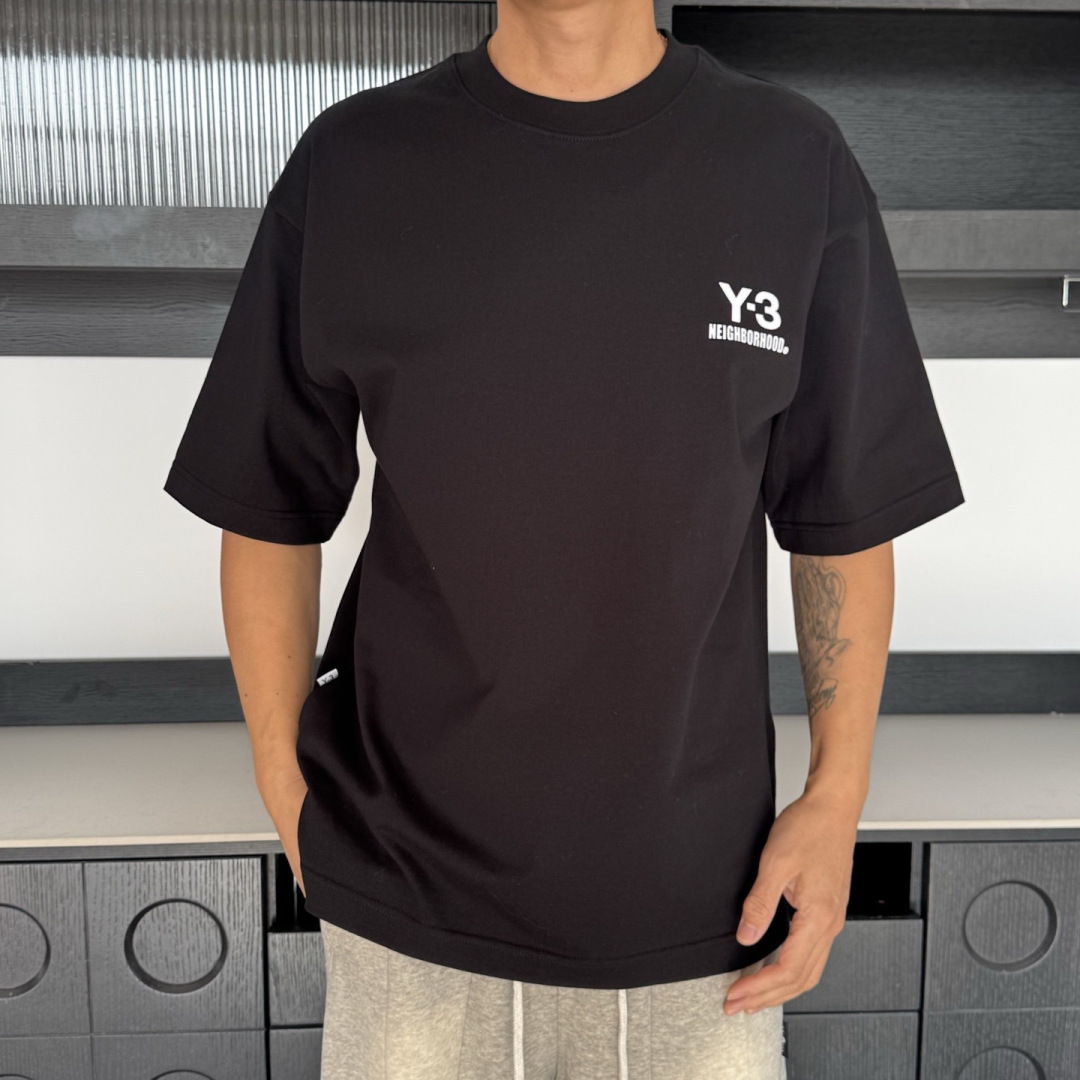 新款🌟Y-3，2026新款logo图案春夏打底短袖，采用舒适透气面料，植绒工艺 潮流搭配，顶级的做工，高