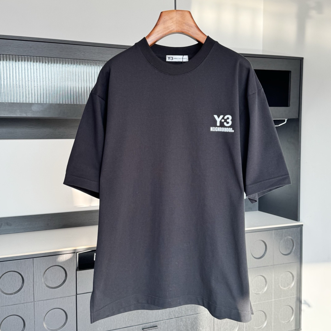 新款🌟Y-3，2026新款logo图案春夏打底短袖，采用舒适透气面料，植绒工艺 潮流搭配，顶级的做工，高