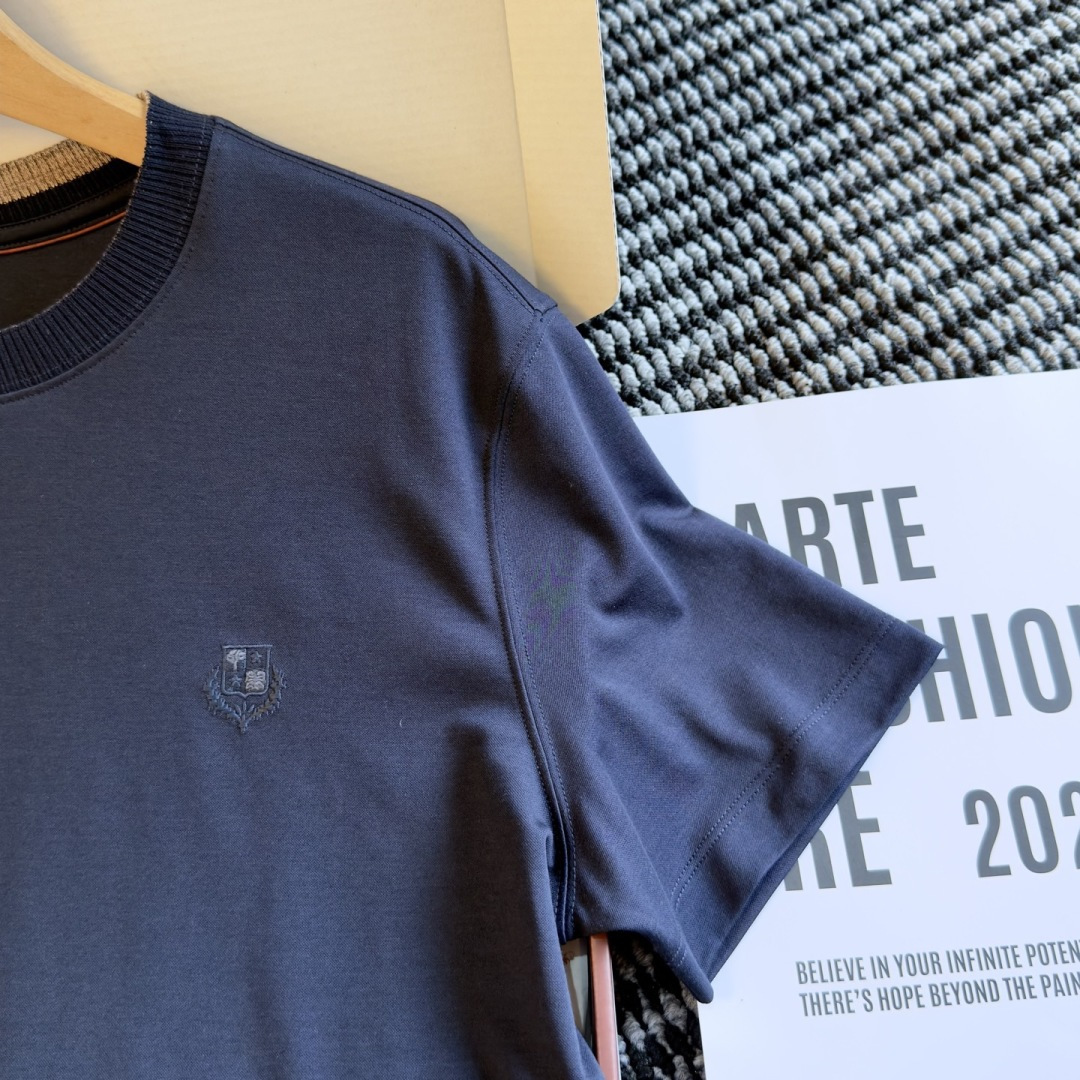 loro Piana 夏日松弛感｜一件穿出贵气底色真正的高级从来不是张扬是loro Piana式的低调质