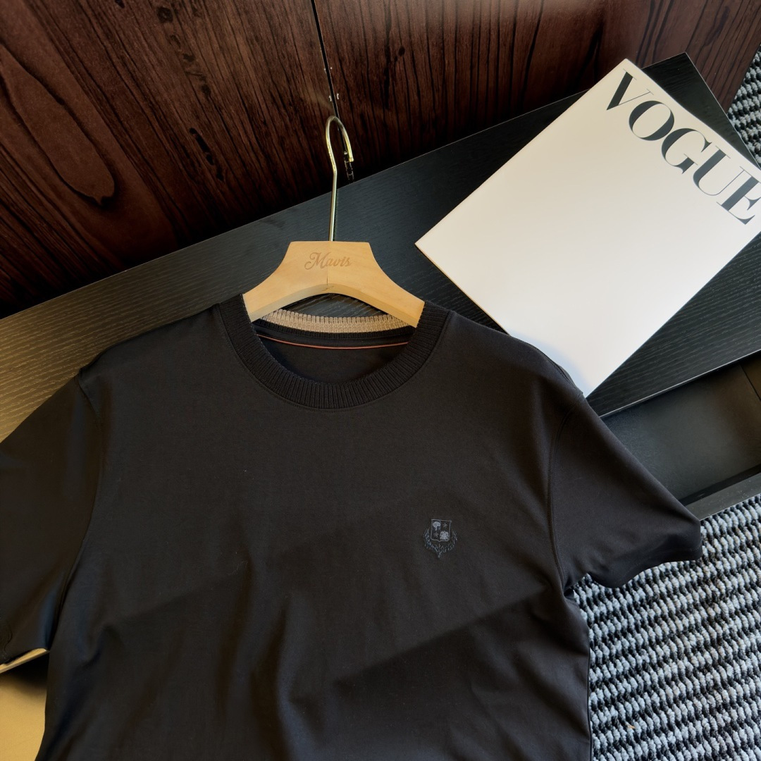 loro Piana 夏日松弛感｜一件穿出贵气底色真正的高级从来不是张扬是loro Piana式的低调质