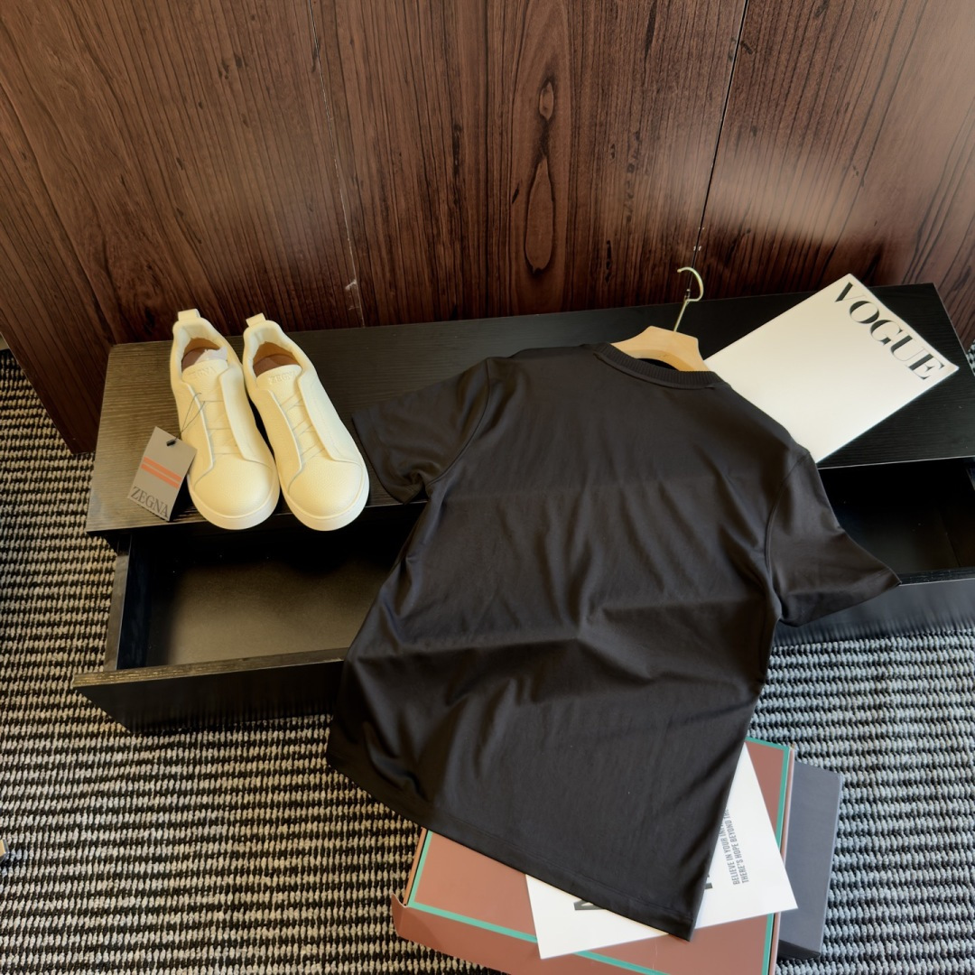 loro Piana 夏日松弛感｜一件穿出贵气底色真正的高级从来不是张扬是loro Piana式的低调质