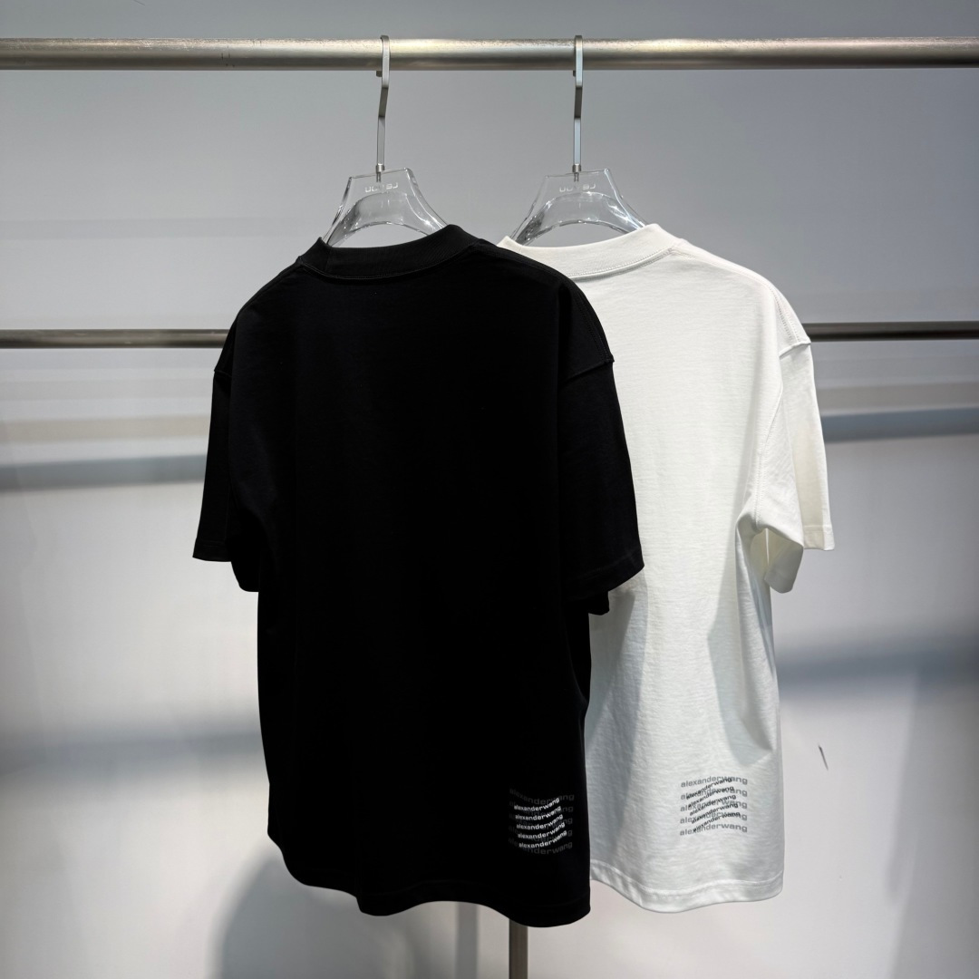 26新款短袖阔版T恤颜色：黑，白尺码：M-3XL