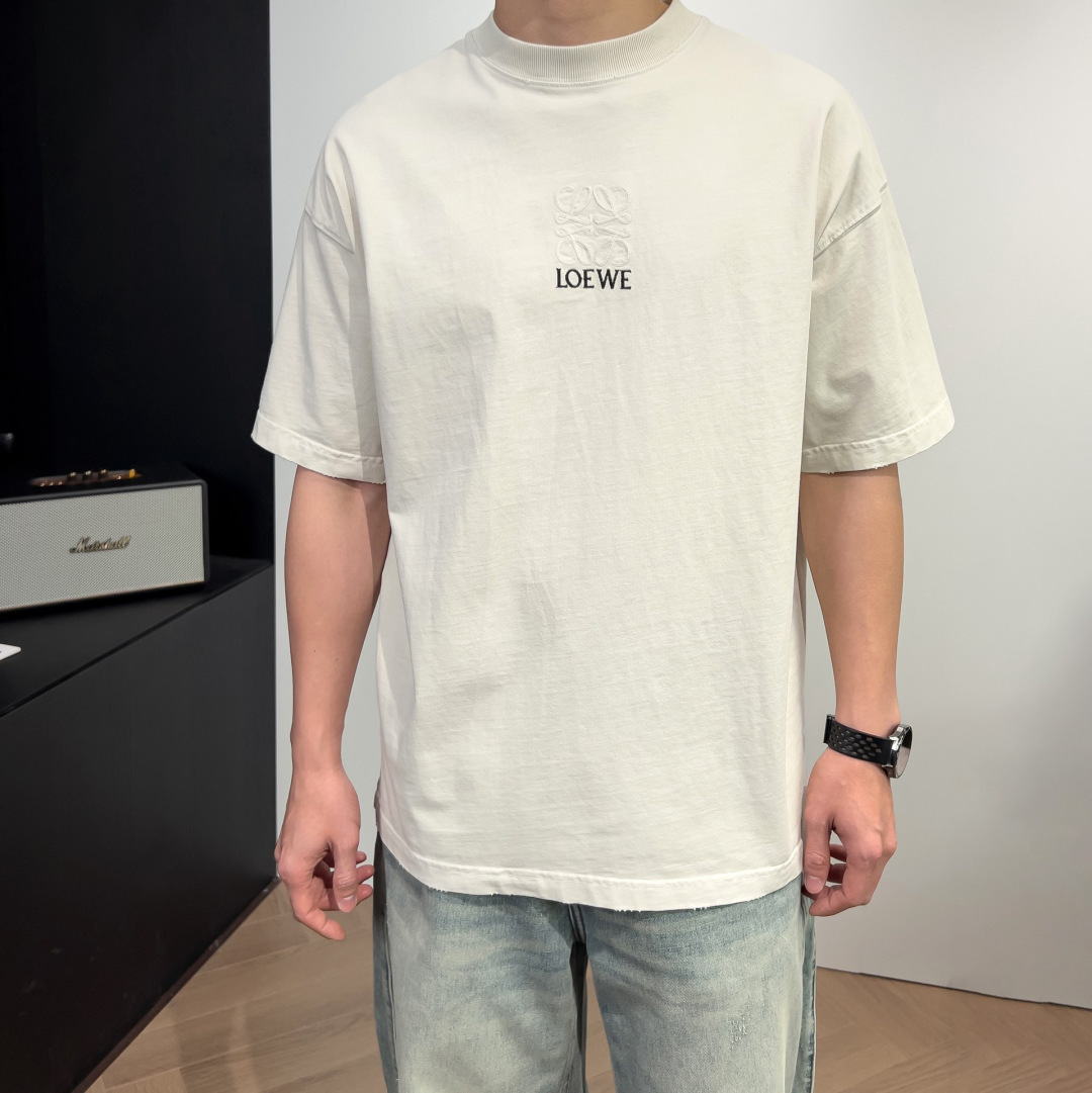品牌：L*WE季度：2026春夏颜色：黑色 冷卡其 尺码：S-XXL版型：宽松版 短袖T重量：350克成