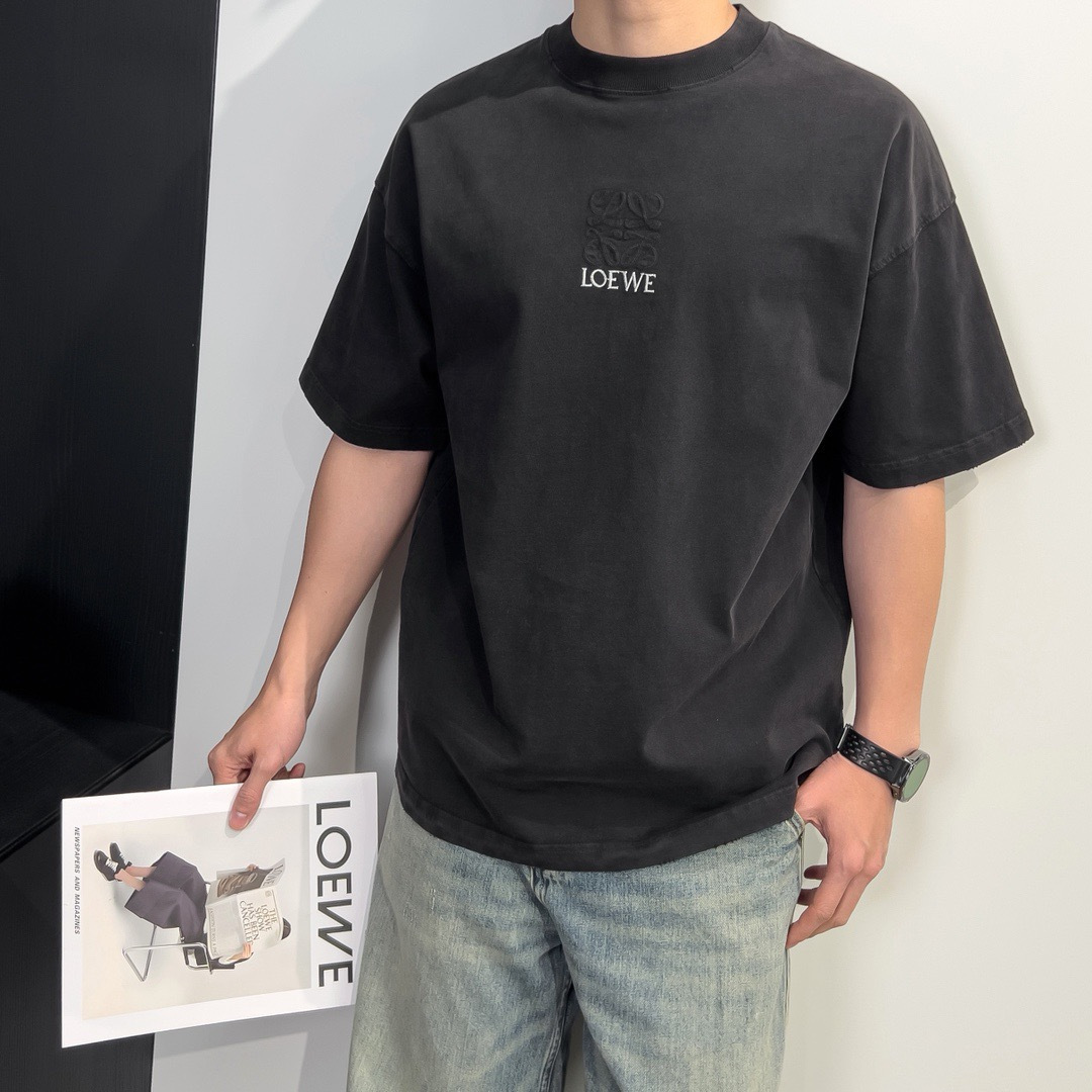 品牌：L*WE季度：2026春夏颜色：黑色 冷卡其 尺码：S-XXL版型：宽松版 短袖T重量：350克成