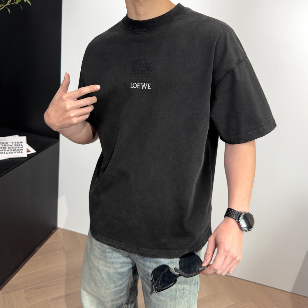 品牌：L*WE季度：2026春夏颜色：黑色 冷卡其 尺码：S-XXL版型：宽松版 短袖T重量：350克成