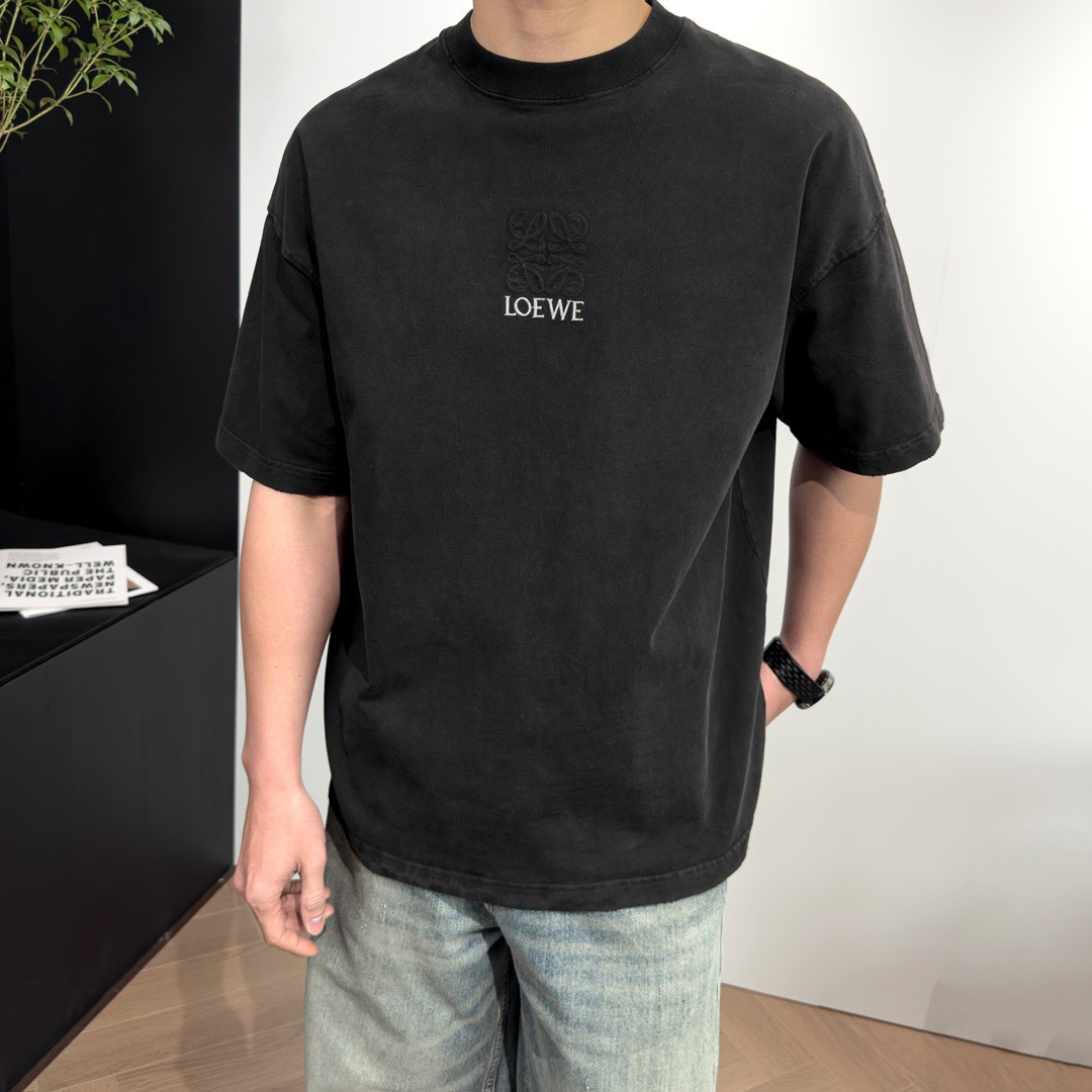 品牌：L*WE季度：2026春夏颜色：黑色 冷卡其 尺码：S-XXL版型：宽松版 短袖T重量：350克成