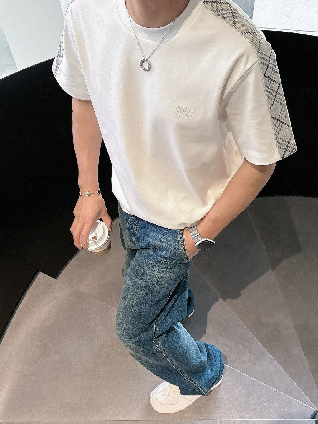 BUR2026春夏新款圆领短袖T恤衫 精选高支高密纯棉面料 亲肤舒适，款式简约，肩部格纹时尚拼接工艺 胸