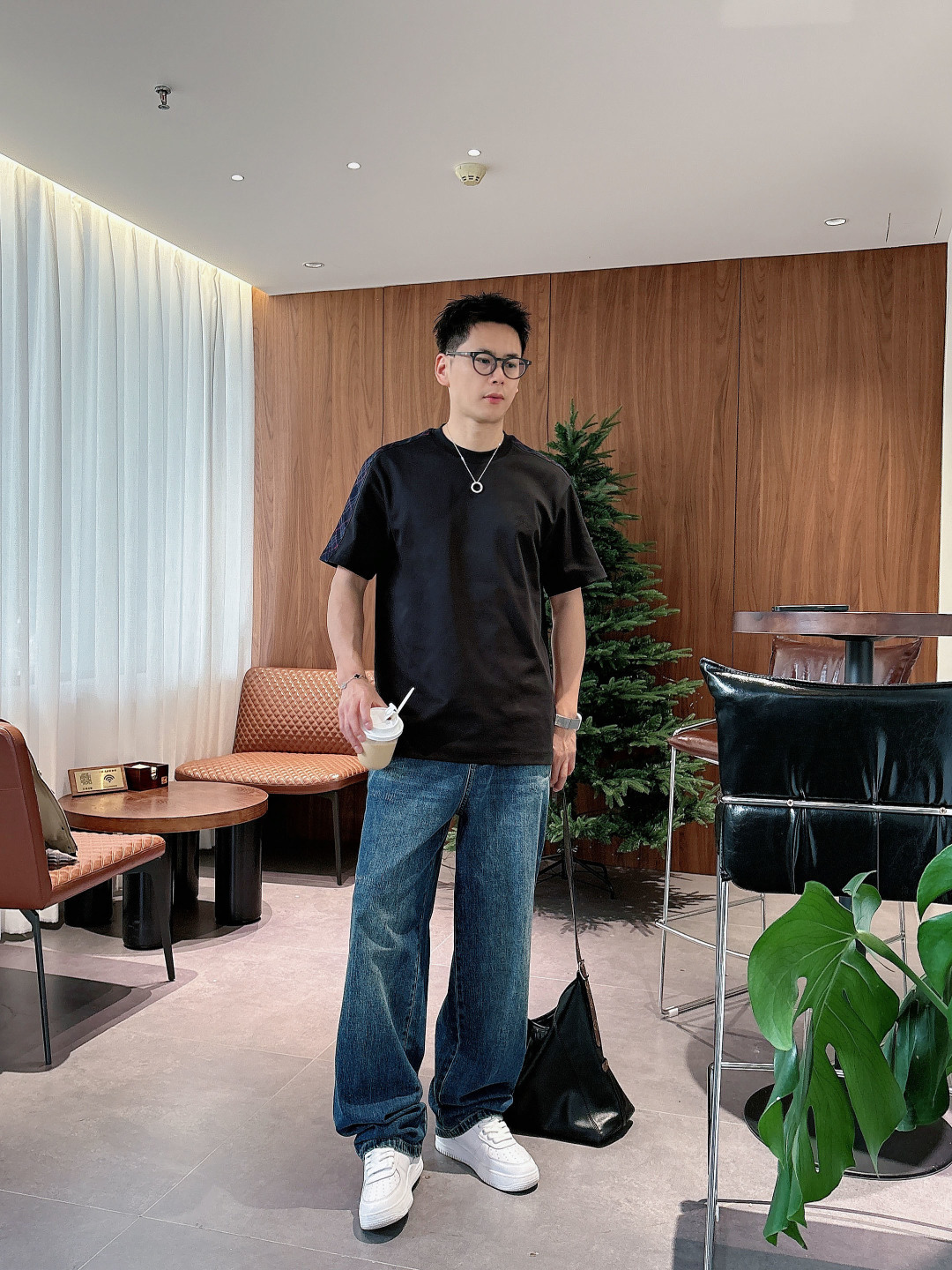 BUR2026春夏新款圆领短袖T恤衫 精选高支高密纯棉面料 亲肤舒适，款式简约，肩部格纹时尚拼接工艺 胸