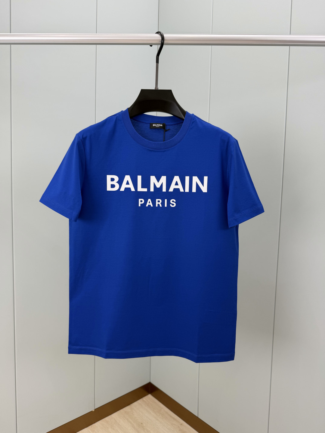 Balmain.巴尔曼 SS26春夏经典字母logo印花标识短袖T恤，正面“BALMAIN PARIS”