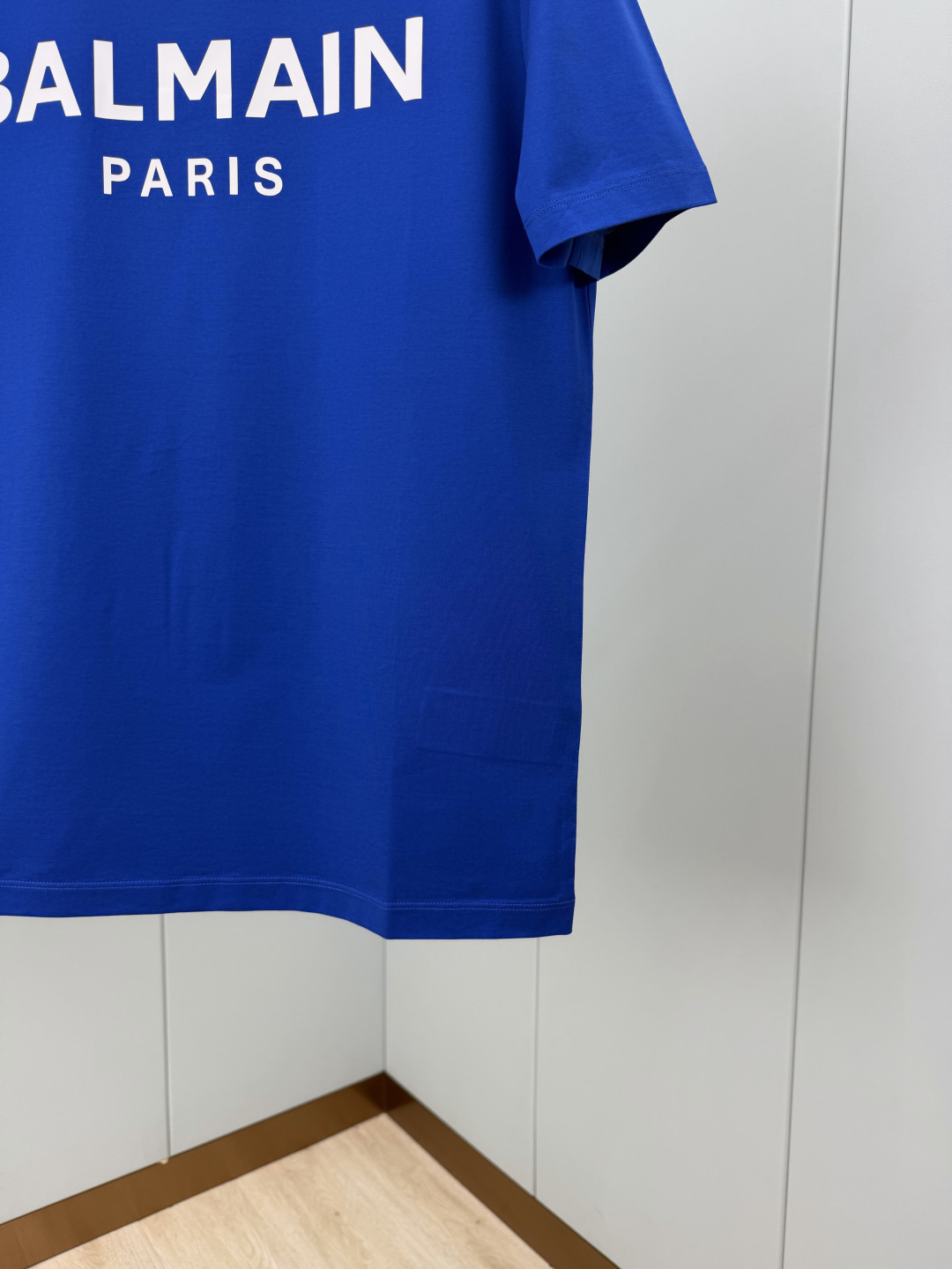 Balmain.巴尔曼 SS26春夏经典字母logo印花标识短袖T恤，正面“BALMAIN PARIS”