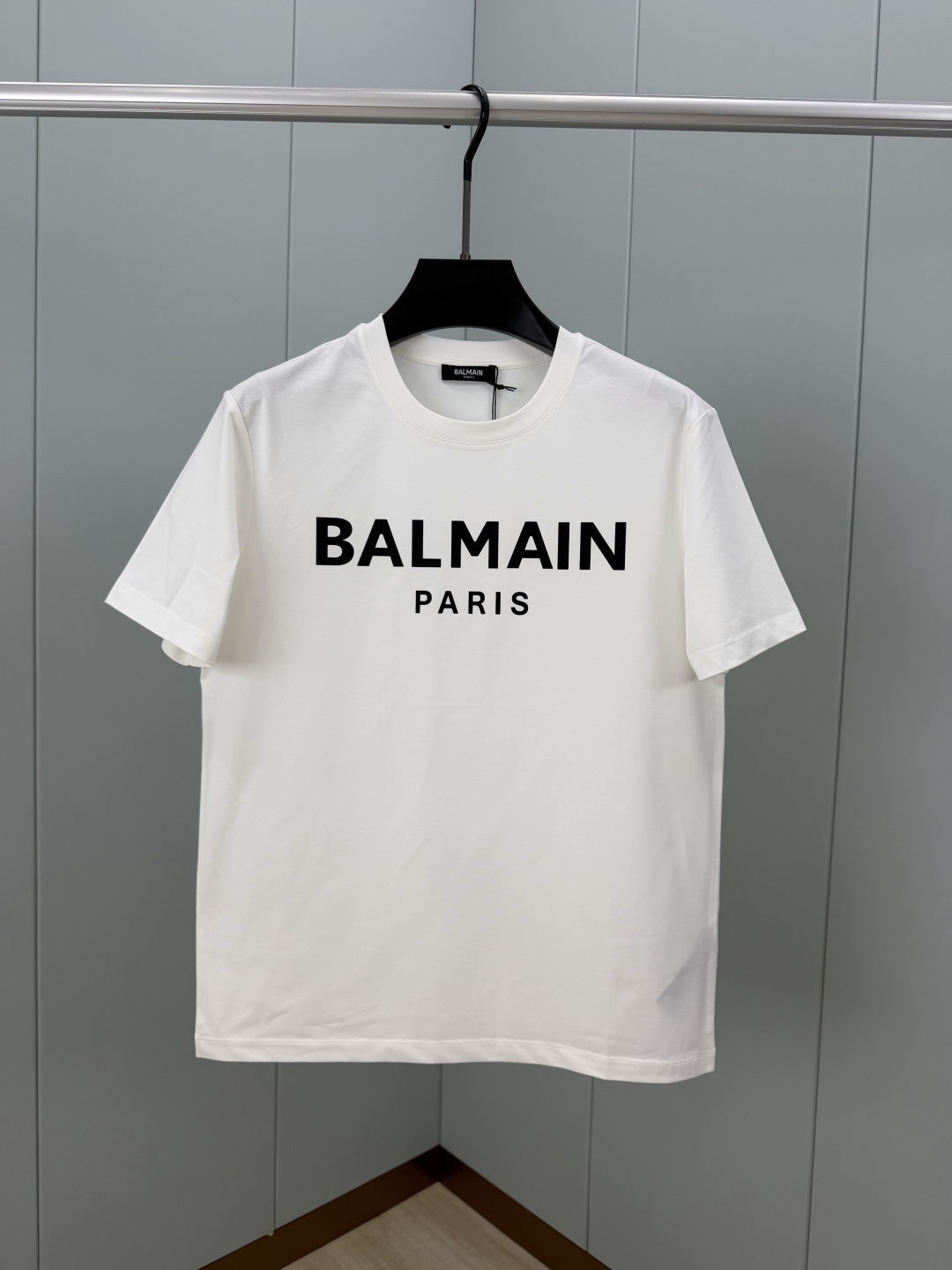 Balmain.巴尔曼 SS26春夏经典字母logo印花标识短袖T恤，正面“BALMAIN PARIS”