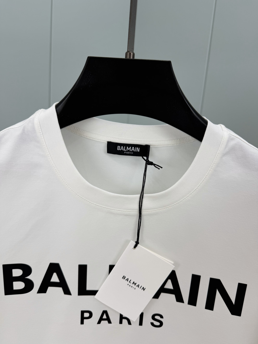 Balmain.巴尔曼 SS26春夏经典字母logo印花标识短袖T恤，正面“BALMAIN PARIS”