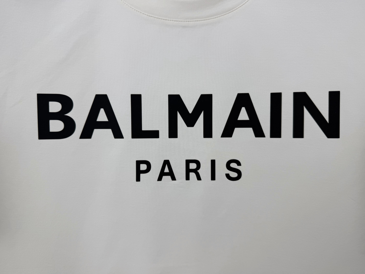 Balmain.巴尔曼 SS26春夏经典字母logo印花标识短袖T恤，正面“BALMAIN PARIS”