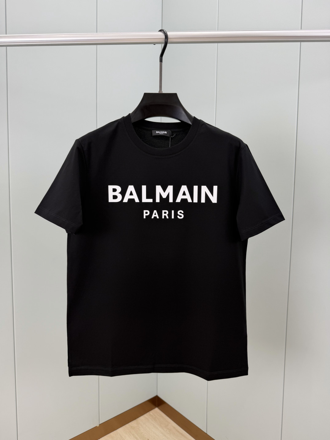 Balmain.巴尔曼 SS26春夏经典字母logo印花标识短袖T恤，正面“BALMAIN PARIS”