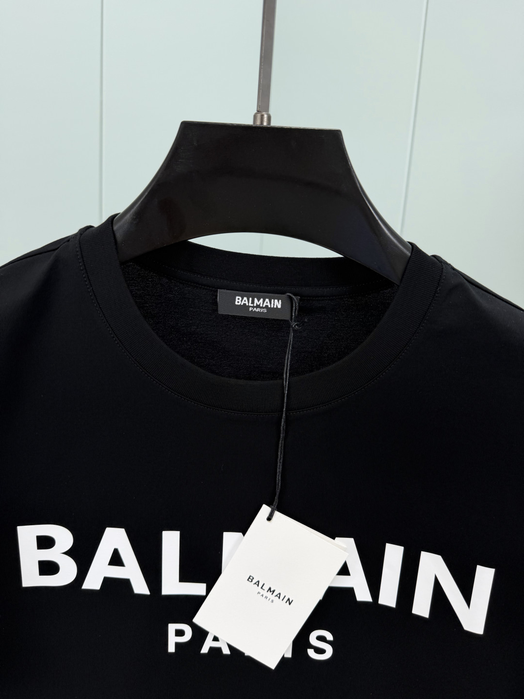 Balmain.巴尔曼 SS26春夏经典字母logo印花标识短袖T恤，正面“BALMAIN PARIS”