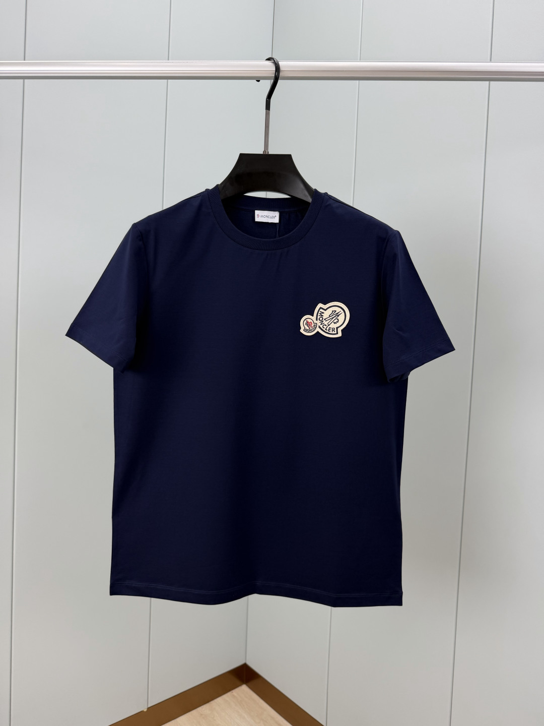 Moncler.蒙口 春夏经典双标刺绣徽章短袖T恤，正面胸前饰双徽标刺绣元素设计，专柜常青款，圆领设计简