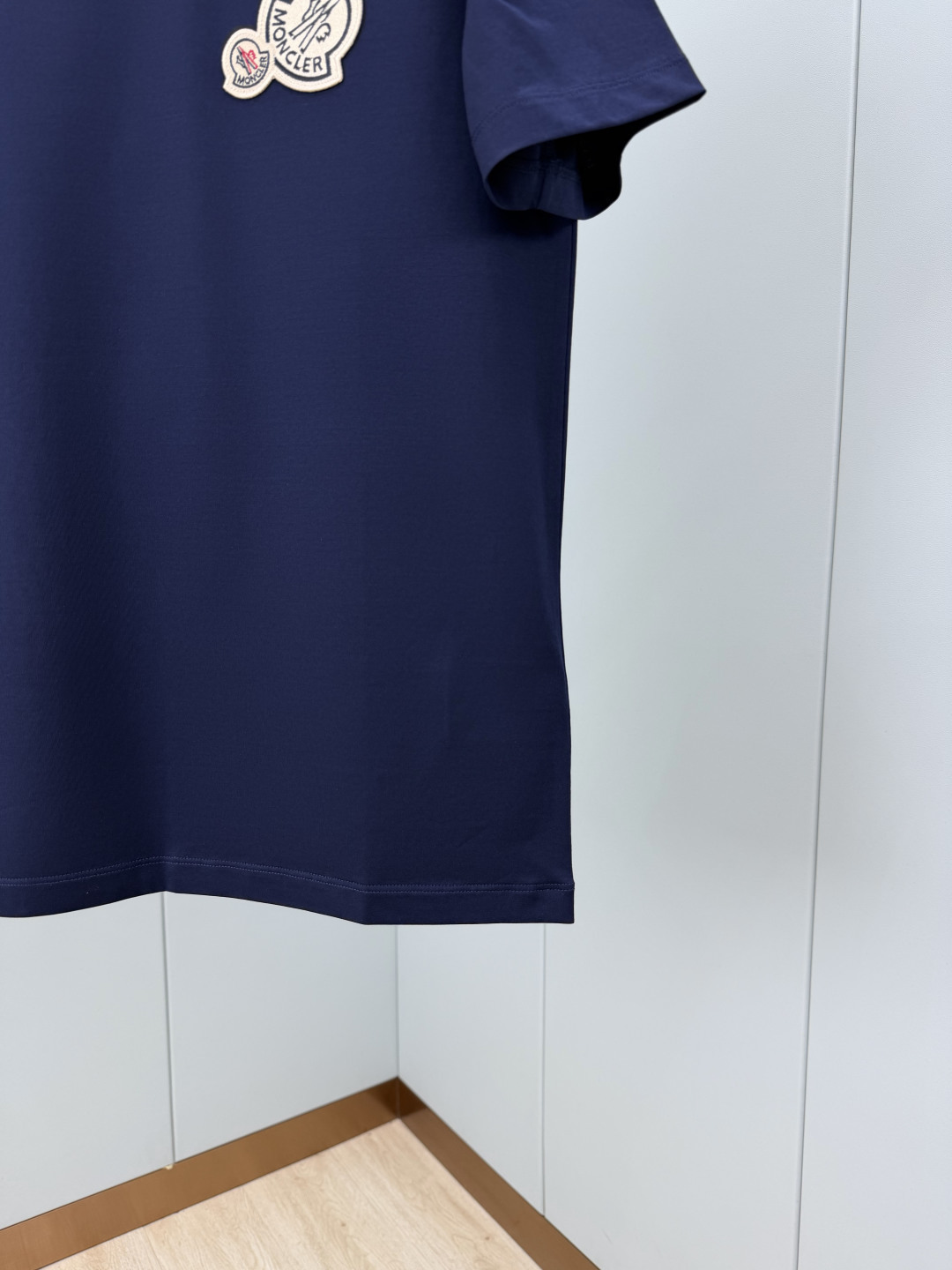 Moncler.蒙口 春夏经典双标刺绣徽章短袖T恤，正面胸前饰双徽标刺绣元素设计，专柜常青款，圆领设计简
