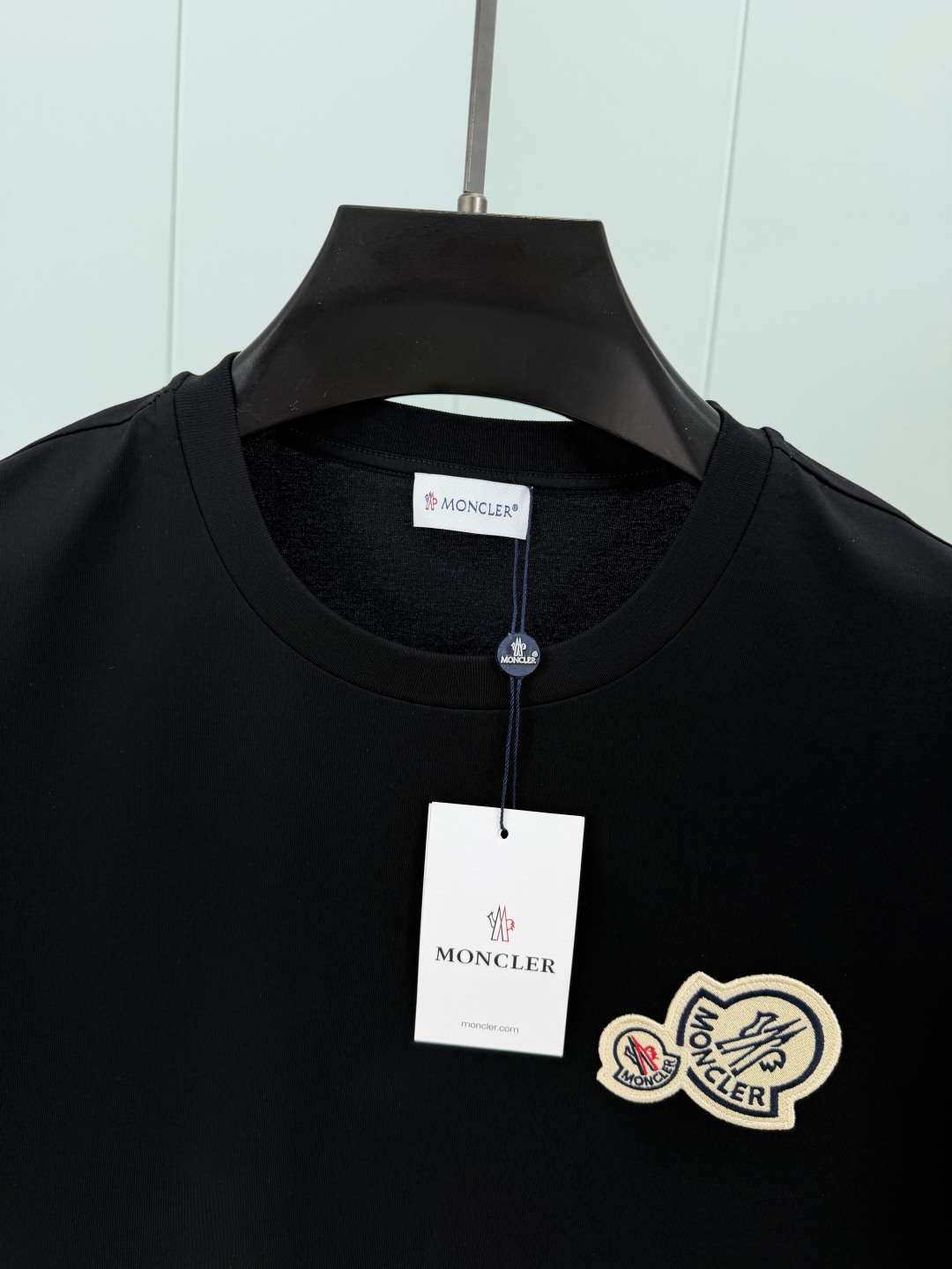 Moncler.蒙口 春夏经典双标刺绣徽章短袖T恤，正面胸前饰双徽标刺绣元素设计，专柜常青款，圆领设计简
