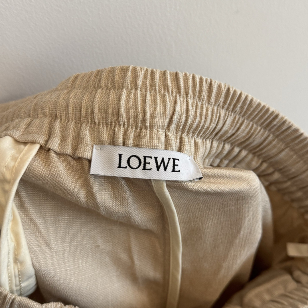 LOEWE🌟2026年夏季新款薄款休闲裤🆕采用优质面料，具有质感，松紧腰带设计，超级时尚洋气！码数：M-