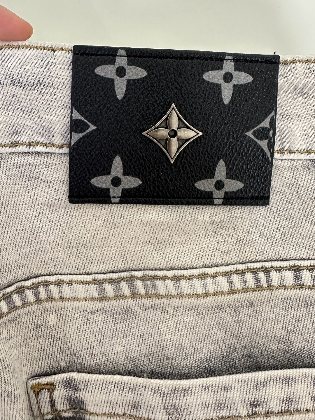 LV 路易威登 🌟🔥爆款来袭 🔥新款新品 专柜有售 实体店已极品牛仔裤🐂专柜原版1:1好货，适合各个年龄