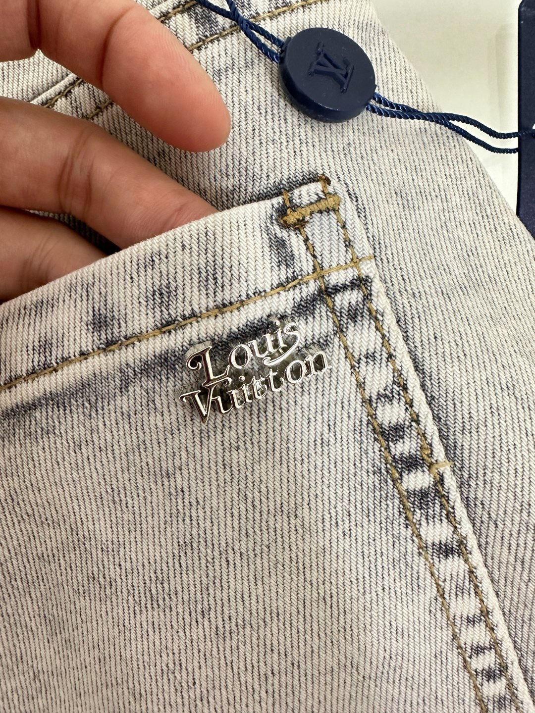LV 路易威登 🌟🔥爆款来袭 🔥新款新品 专柜有售 实体店已极品牛仔裤🐂专柜原版1:1好货，适合各个年龄