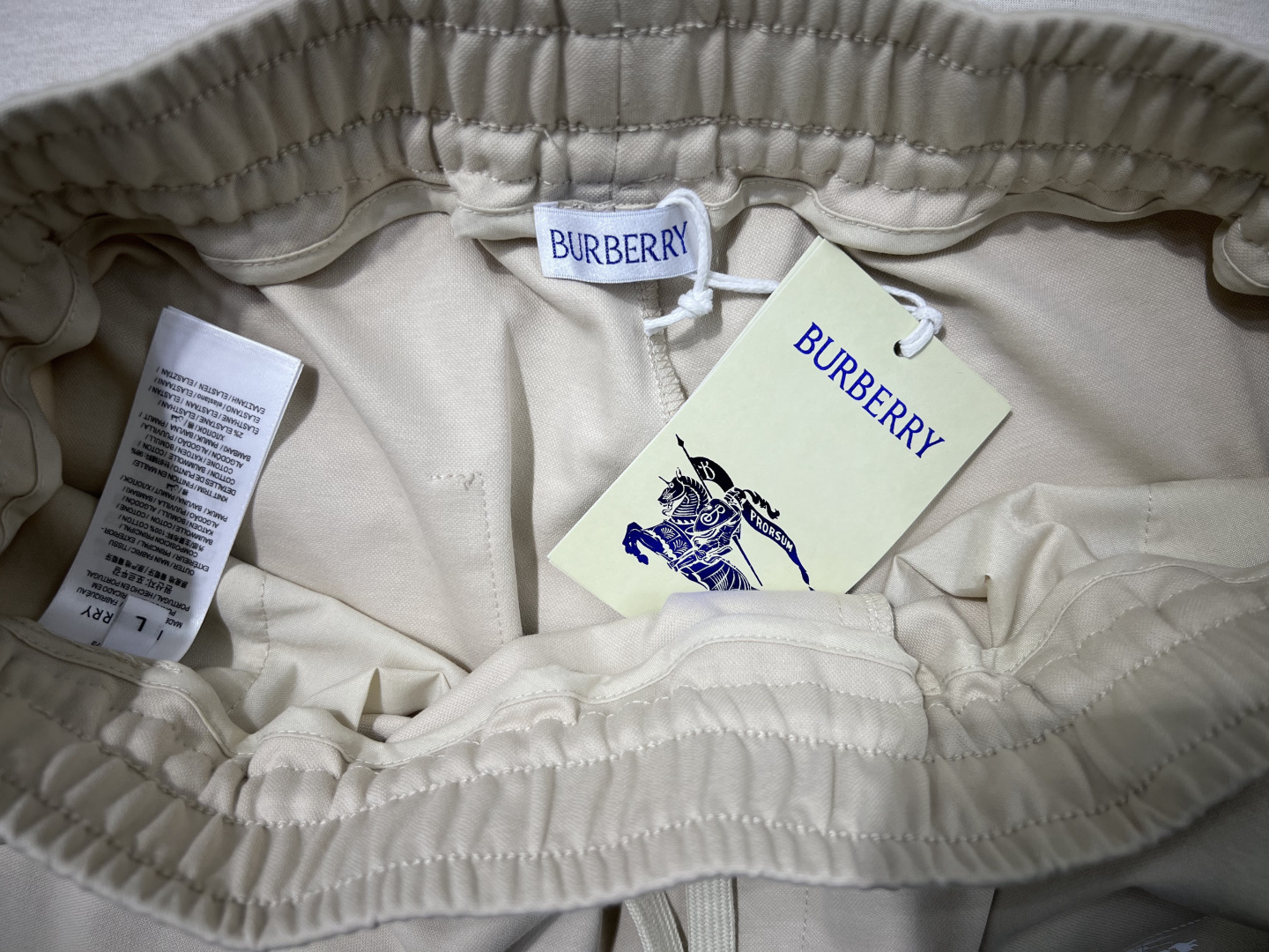 Burberry.巴宝莉 SS26夏季男士新品典藏徽标印花logo冰氧棉休闲短裤，裤脚正面点缀 Burb