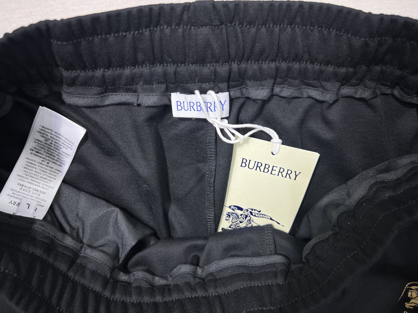 Burberry.巴宝莉 SS26夏季男士新品典藏徽标印花logo冰氧棉休闲短裤，裤脚正面点缀 Burb