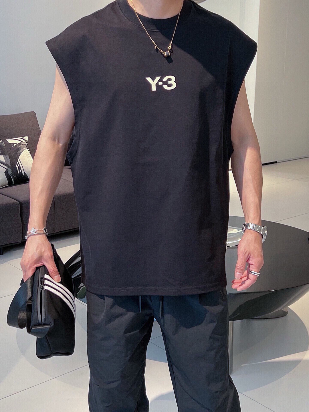 772577