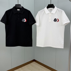Moncler.蒙口 SS26春夏新品三色刺绣logo标识Polo衫,以新季元素形式呈现,正面纽扣开合, Moncler.蒙口 SS26春夏新品三色刺绣logo标识Polo衫,以新季元素形式呈现,正面纽扣开合,