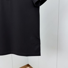 Moncler.蒙口 SS26春夏新品三色刺绣logo标识Polo衫,以新季元素形式呈现,正面纽扣开合, Moncler.蒙口 SS26春夏新品三色刺绣logo标识Polo衫,以新季元素形式呈现,正面纽扣开合,