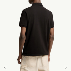 Moncler.蒙口 SS26春夏新品三色刺绣logo标识Polo衫,以新季元素形式呈现,正面纽扣开合, Moncler.蒙口 SS26春夏新品三色刺绣logo标识Polo衫,以新季元素形式呈现,正面纽扣开合,