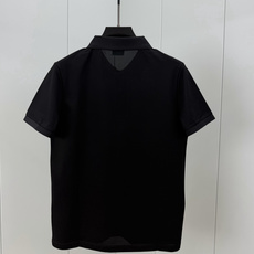 Moncler.蒙口 SS26春夏新品三色刺绣logo标识Polo衫,以新季元素形式呈现,正面纽扣开合, Moncler.蒙口 SS26春夏新品三色刺绣logo标识Polo衫,以新季元素形式呈现,正面纽扣开合,