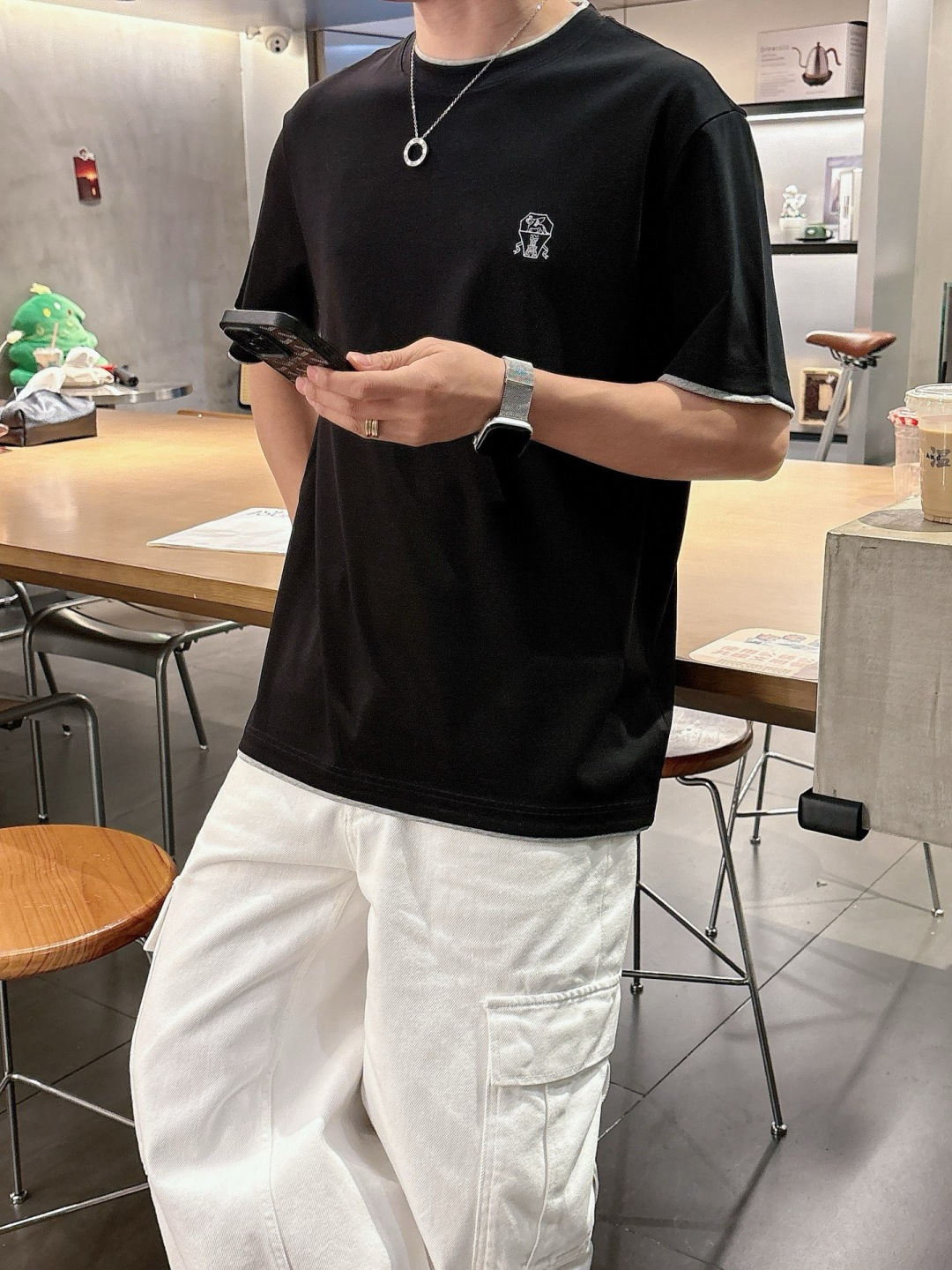 2026 S/S New 新品1.颜色：黑色 白色 藏青色 金铜色2.尺码:M-5XL3.版型:微阔短袖
